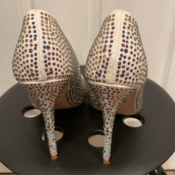 Rhinestone Pumps Size 8.5 - Picture 6 of 9